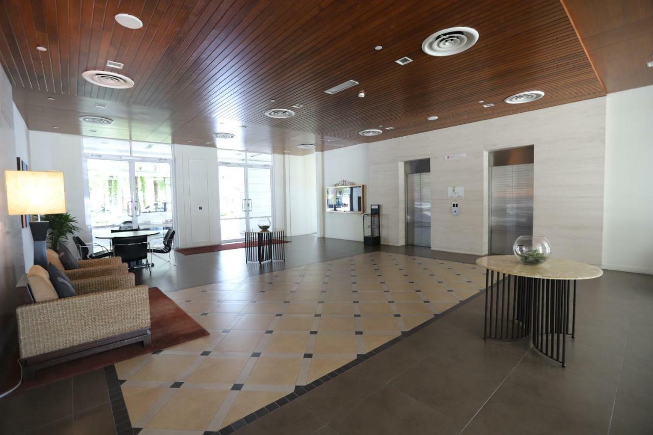 Apartamento The Straits Quay Marina By Messina Clive George Town Exterior foto